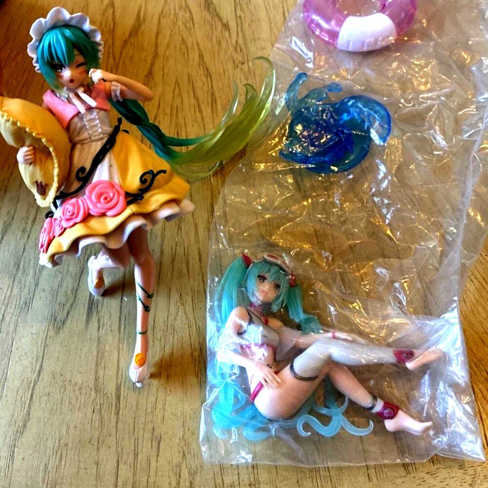 2 Taito Hatsune Miku Anime Figures: Wonderland Sleeping Beauty & Aqua Float
